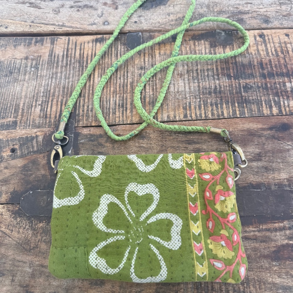 Sari Bari unique,green crossbody. - Picture 7 of 12